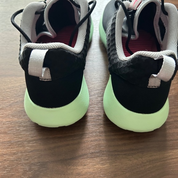 Men’s Nike Roshe Run FB Yeezy size 9 - Picture 3 of 5